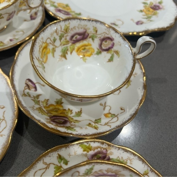 Vintage Royal Albert Crown China Poppies Tea Set – Service for 4 – Hand Painted - Picture 3 of 16
